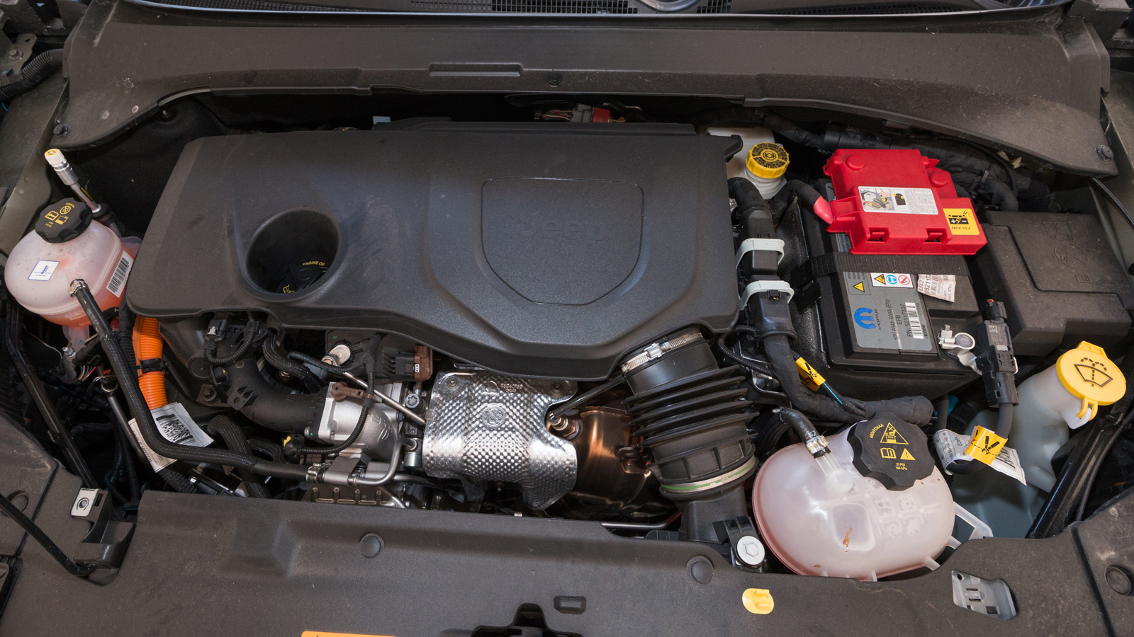 Jeep Compass 4xe: Premium, μυώδες και καίει μόλις 6,3λτ